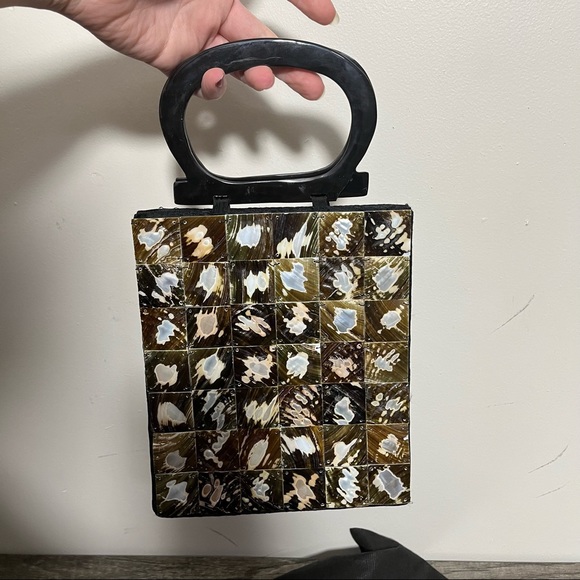 Vintage Twisted Orchid Mother of Pearl Shell Handbag - Picture 6 of 16